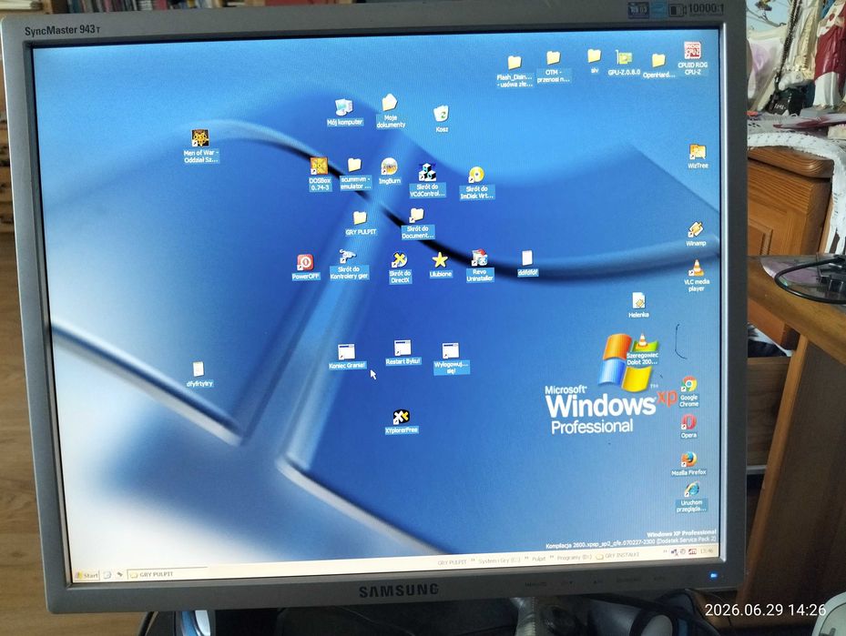 komputer monitor pad głośniki klawiatura myszka kable Win XP Pro SP2 Pudełka