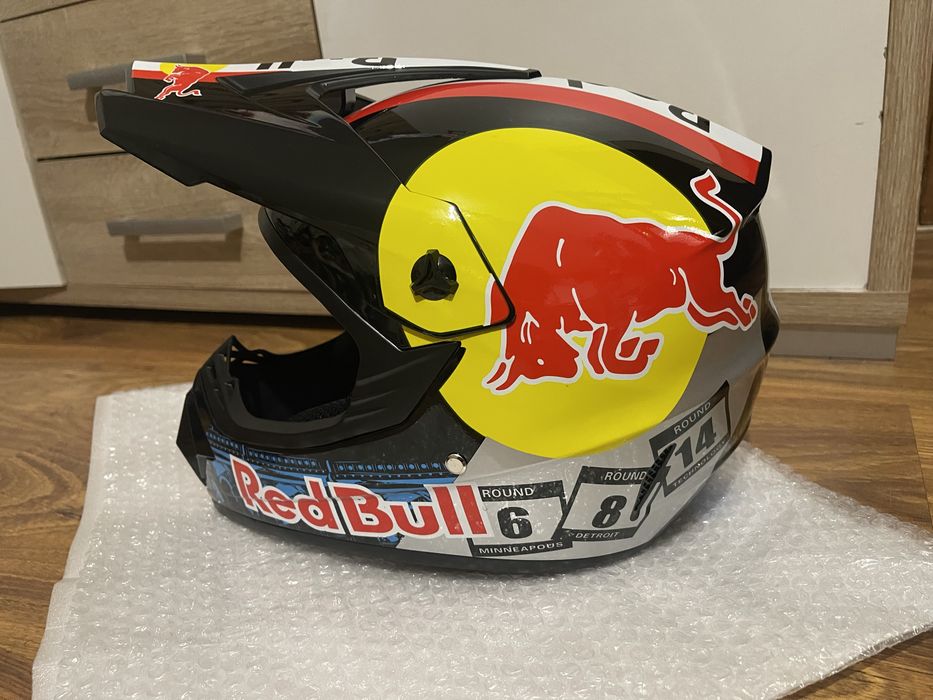 Kask redbull z goglami nowy