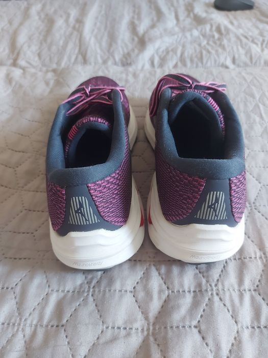 Бігові кросівки Mizuno Wave Inspire 17