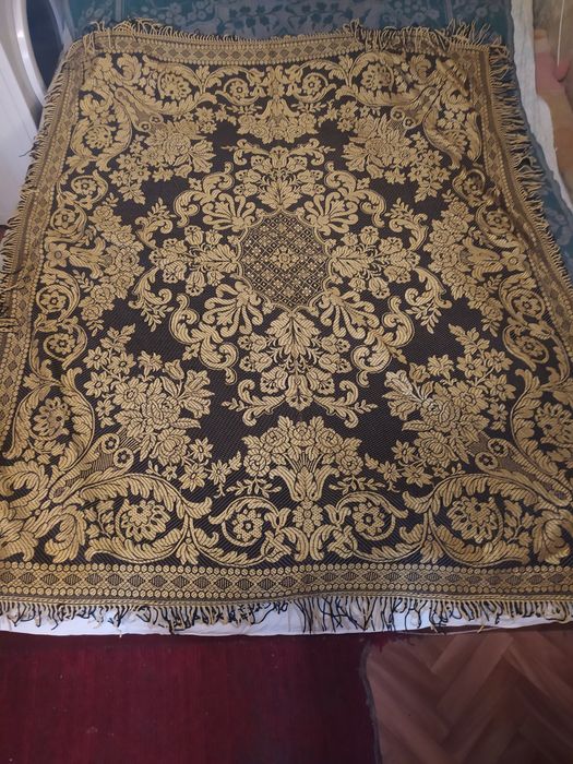 Скатерти 1.30х1.60.все новые, ГДР.с вышивкой шелк.нитью