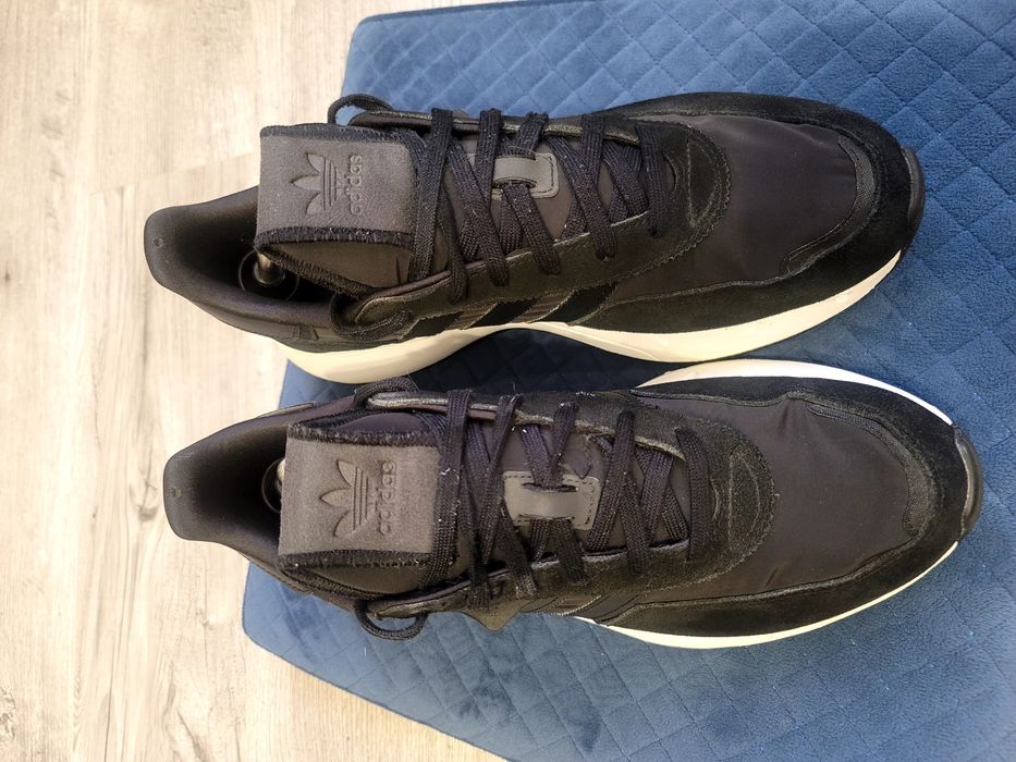 Продам фірмові кросівки Adidas Retropy F2