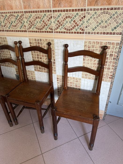 Mesa e cadeiras rustico