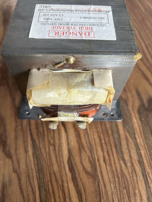 Transformator mikrofali 700w