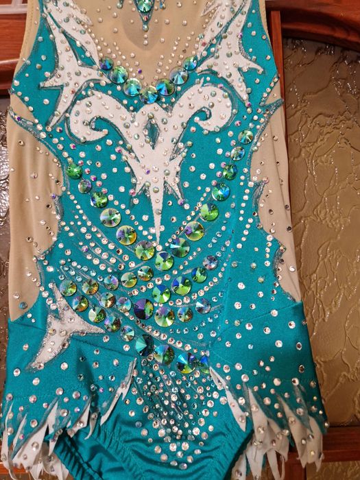 Купальник для художественной гимнастики.