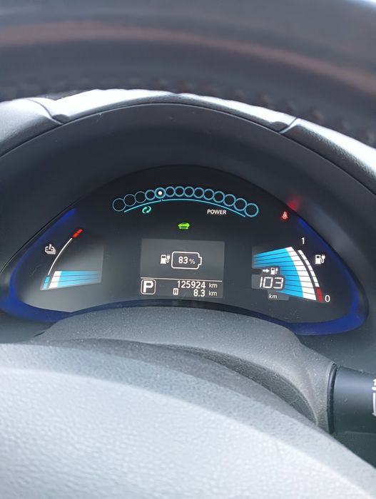 Nissan leaf электромобиль