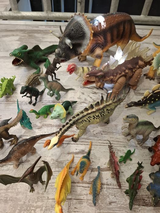 Kolekcja dinozaurów. Ponad 60 szt.