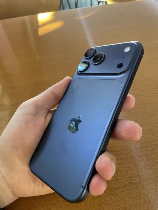 iPhone 17 Pro Max 512GB Azul escuro e Bracelete Loop Milanesa de 46 mm original