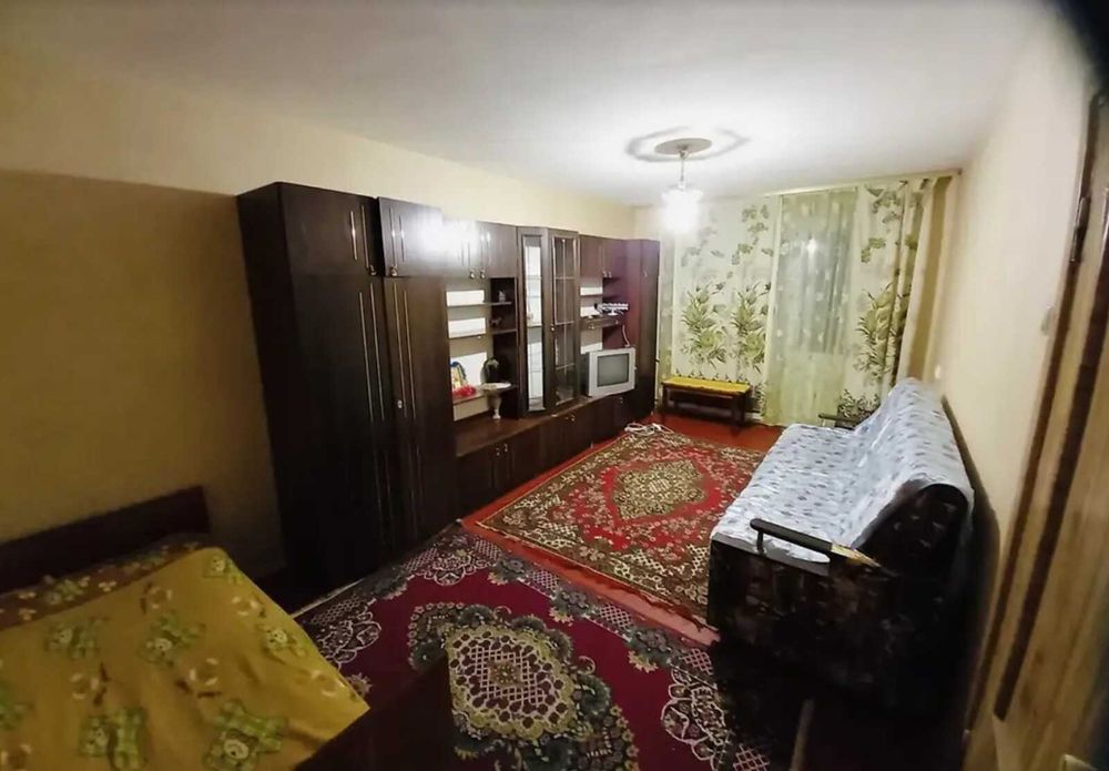 Здається 1-но кімнатна квартира в р-ні ринку Урожай, мед університету. Нормальний житловий стан, є необхідна техніка та меблі для життя, ринкова ціна