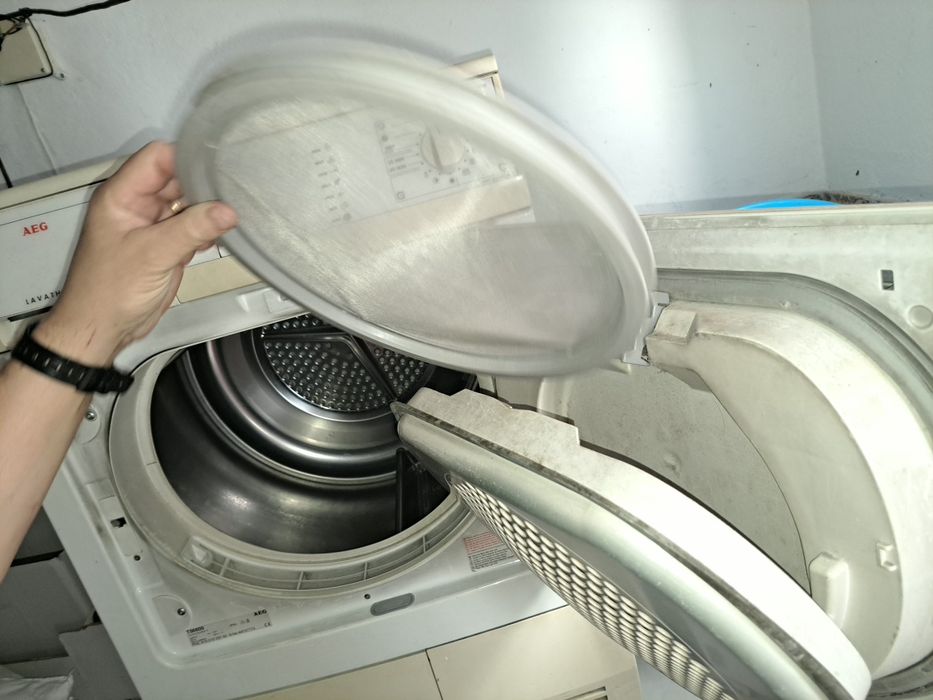 Máquina de secar AEG Lavatherm T56800 – para peças ou reparação