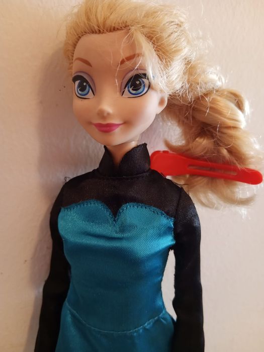 Brinquedos : Boneca Elsa Frozen com vestido azul e preto Mattel 2012
