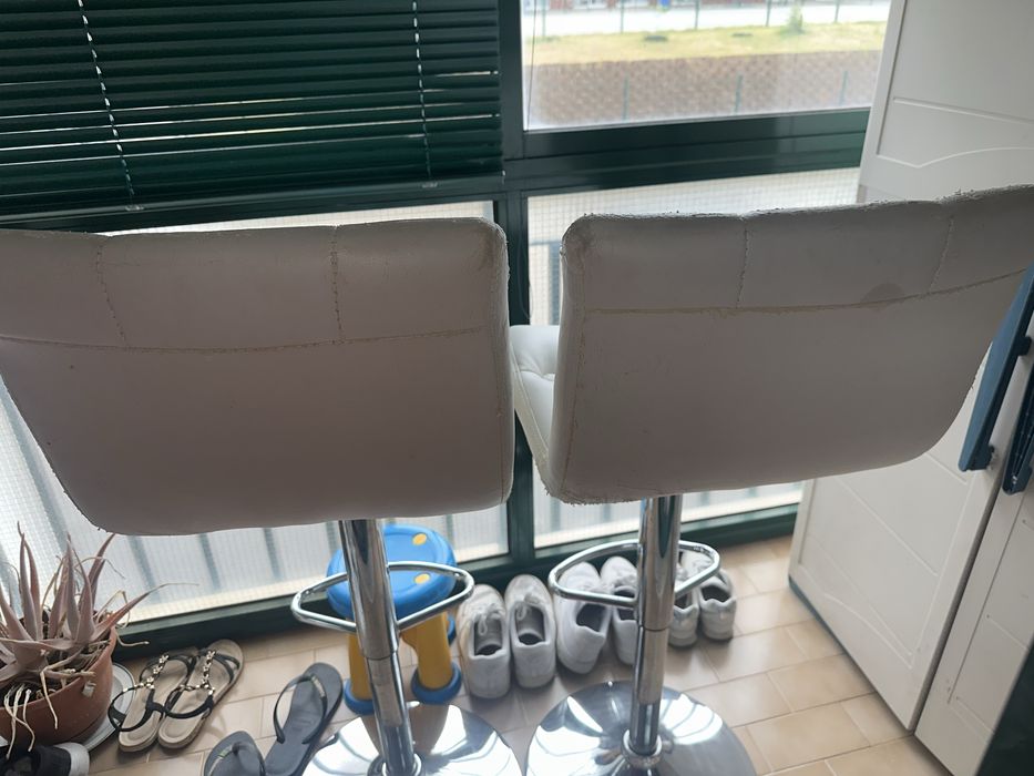 Conjunto de cadeiras Brancas