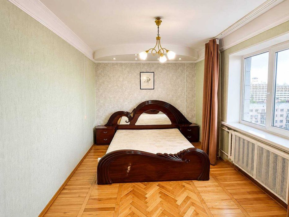 Продаж 2к квартири Лесі Українки 5 / Леси Украинки 5