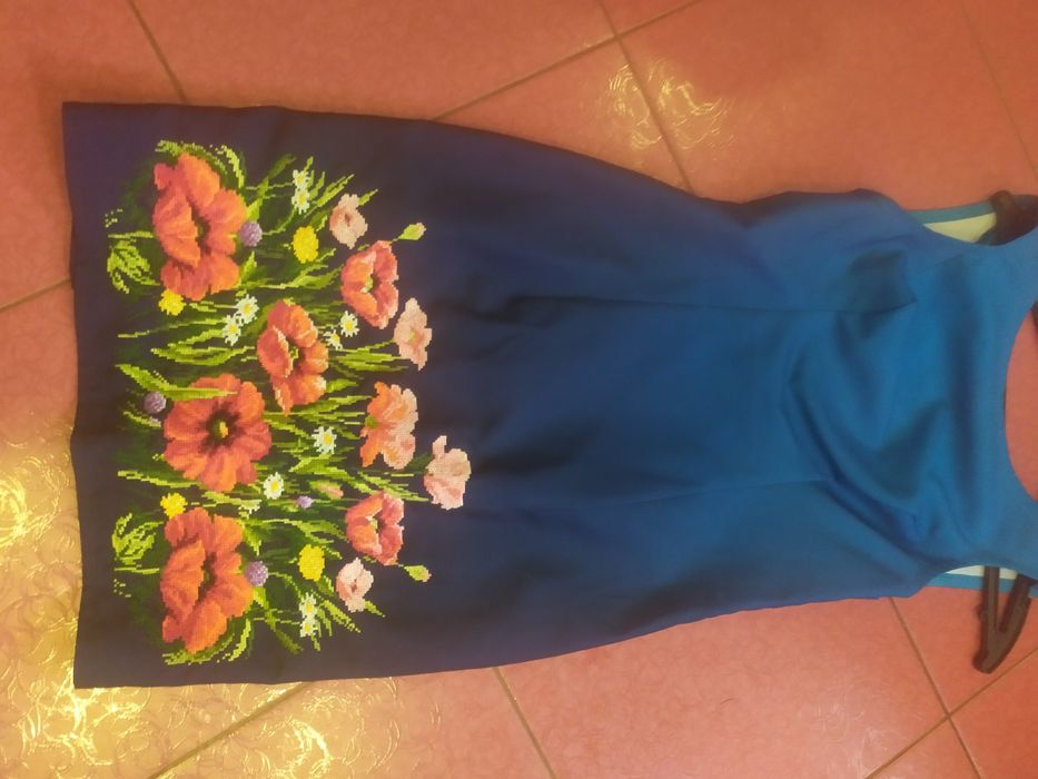 Вишите плаття, ручна робота S. Дуже гарне.