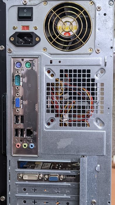 комп'ютер з монітором п к