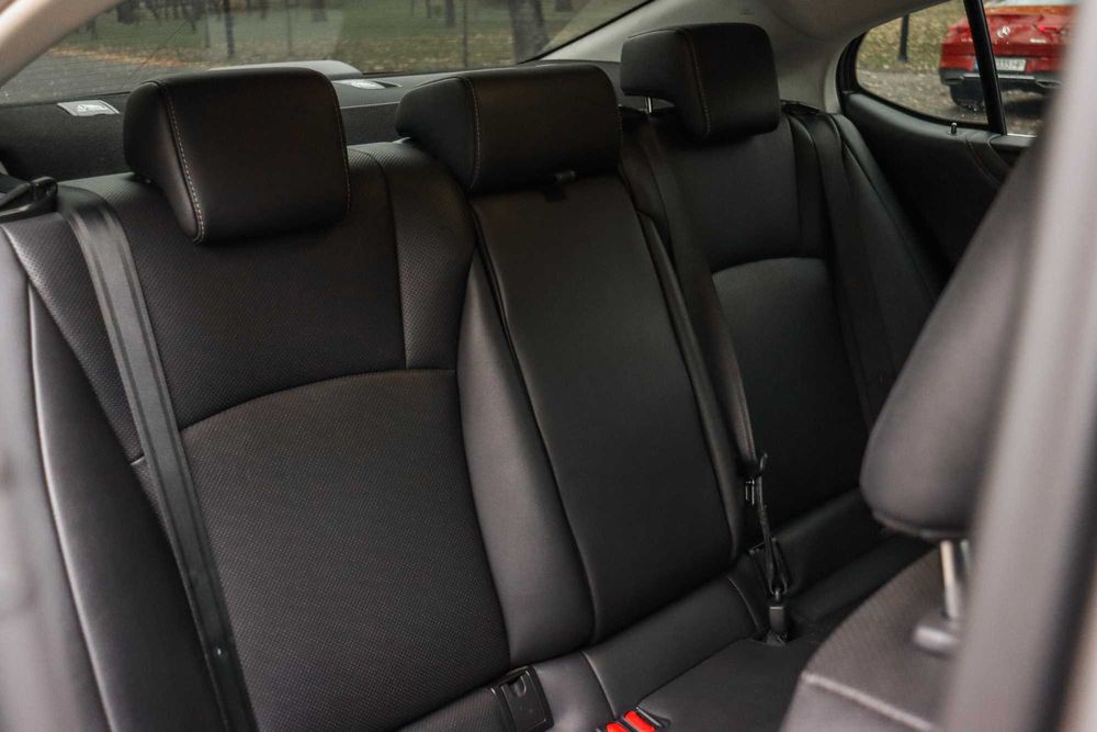 Прокат, аренда Lexus ES 300H посуточно, без водителя