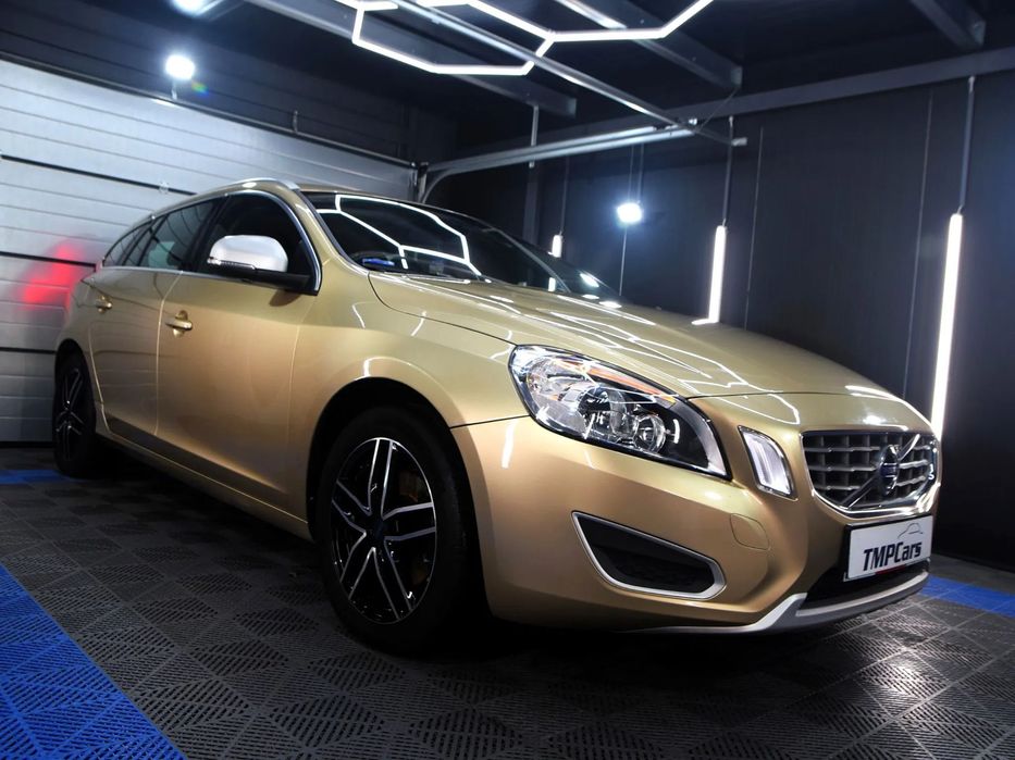 Volvo V60 D3_Automat_Hak_Skóry_Nawigacja_