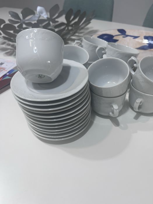 12 chavenas de cafe e os pires