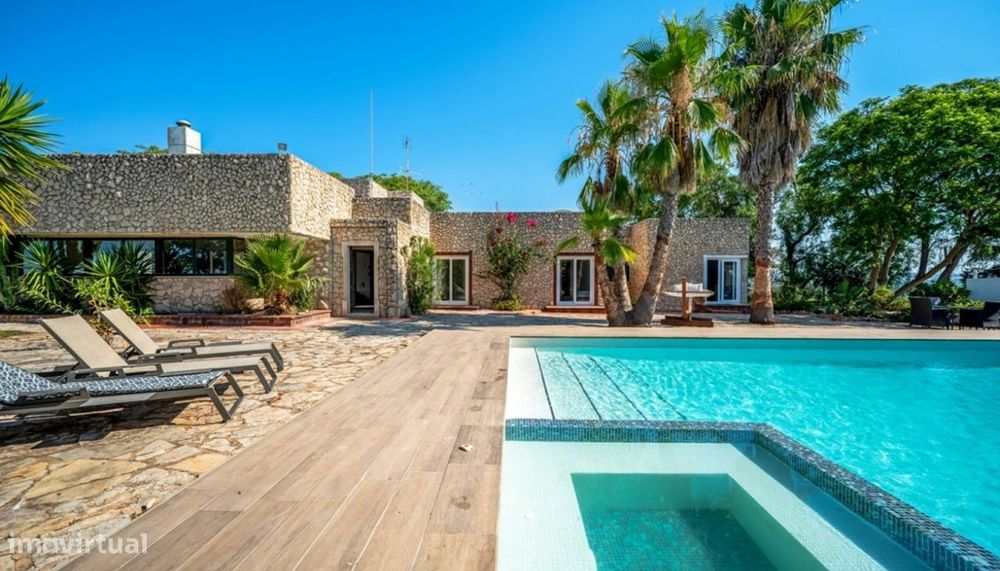 Propriedade com piscina e garagem à venda em Silves, Algarve