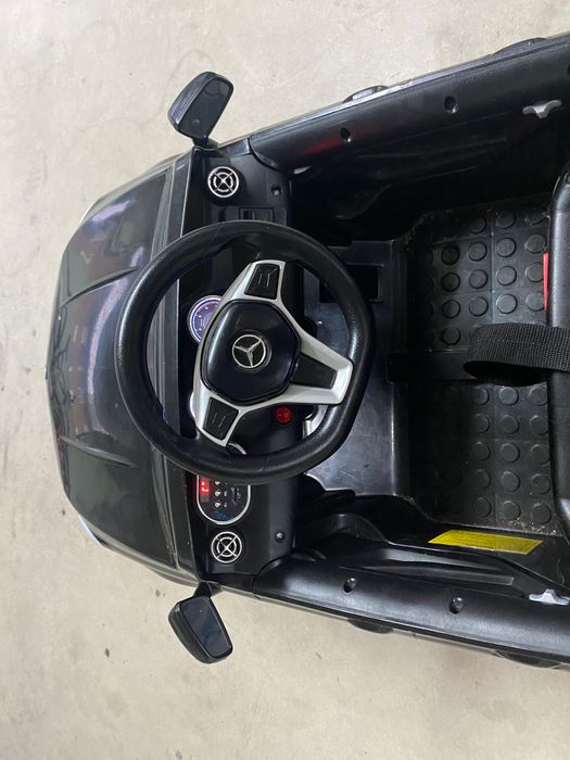 Carro Mercedes com controlo remoto