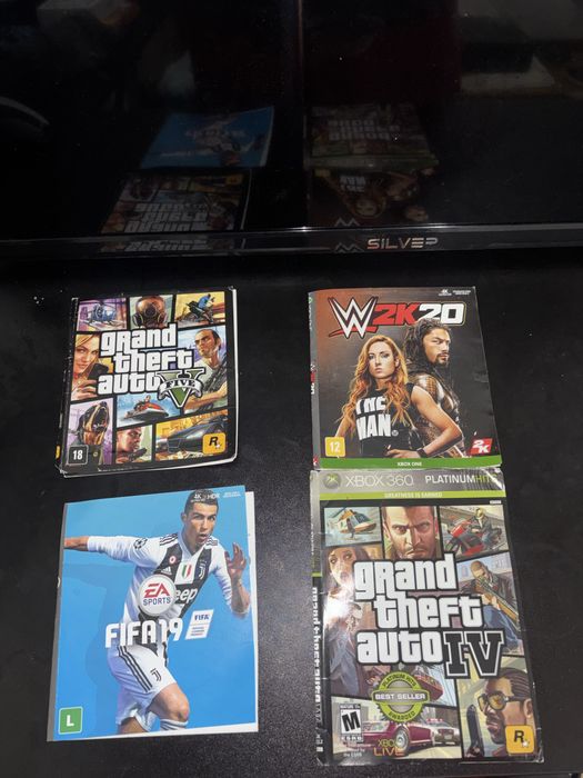 Xbox one 500gb,com cabos originais,4 controles e 4 jogos