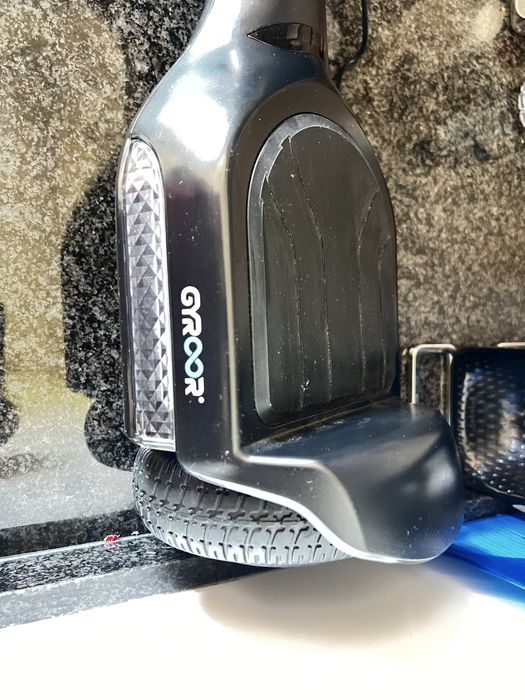 Hoverboard GYROOR LED 6.5' Preto com cadeira Denver Kart 1550