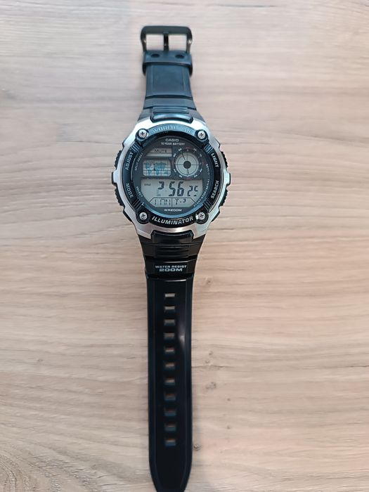 Sprzedam oryginalny zegarek Casio AE-2100W.Uszkodzony,na części.