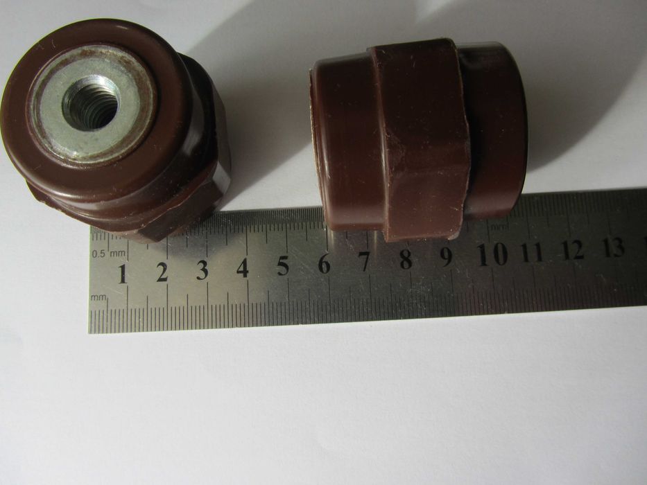 Ізолятор 0,4кВ .