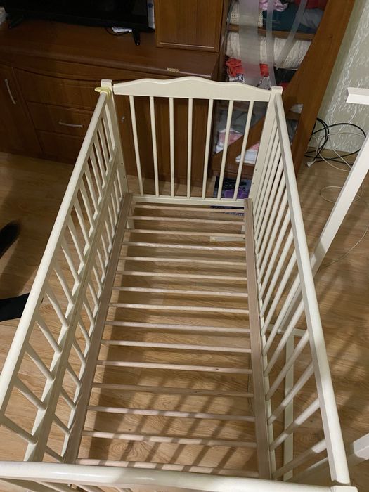 Дитяче ліжко з маятником