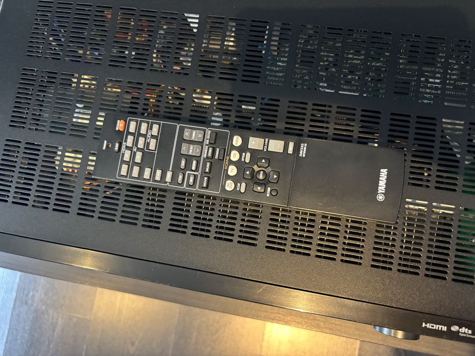 Amplificador -YAMAHA HTR-3063 como novo