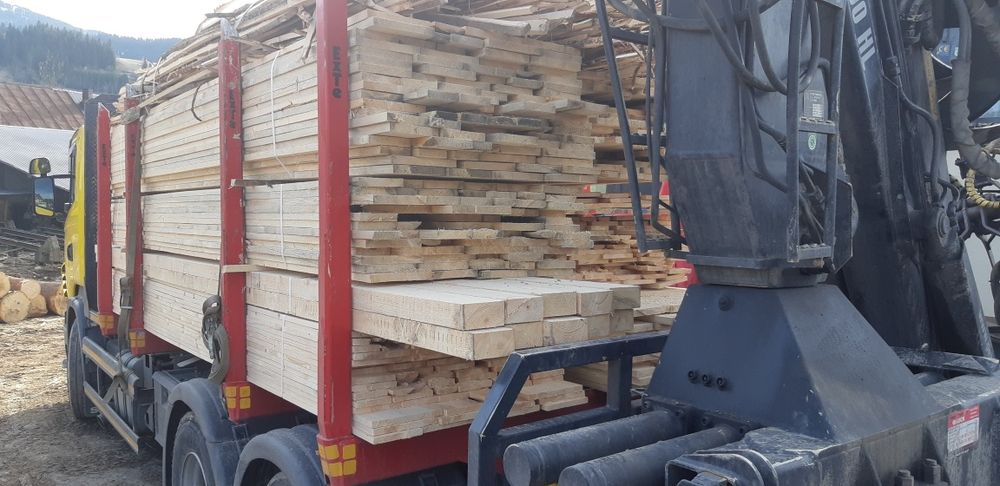 Deski szalunkowe kantówki wiezba dachowa stemple transport