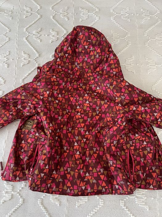casaco para muito frio, inclusive para a neve, de menina com 10 anos