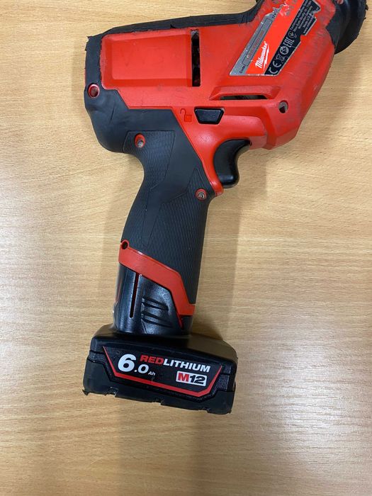 Piła szablasta MILWAUKEE M12 CHZ + bateria M12 6.0Ah