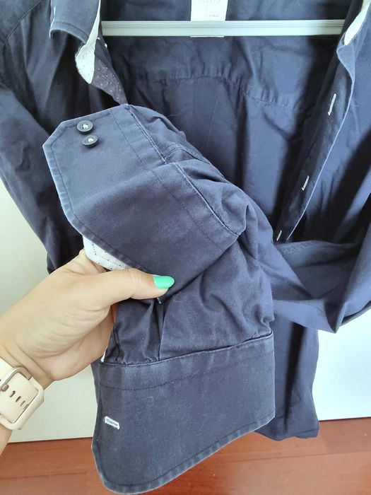 Camisa azul escura com detalhes com padrão Carlos Cordoba, 42 16 1/2