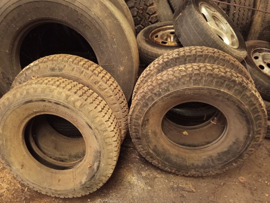 Pneus completamente novos