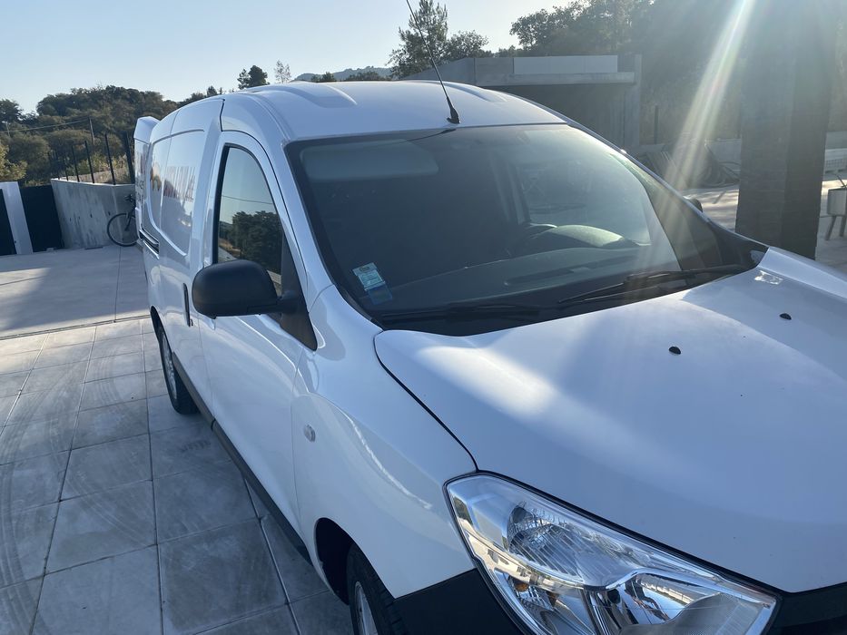 Dacia dokker isolada