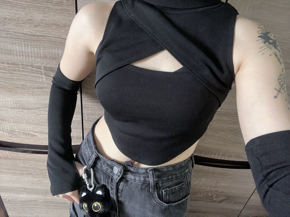 Топ з нарукавниками