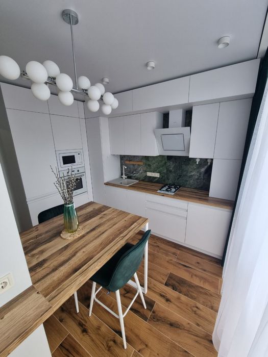 Двохкімнатна квартира з дизайнерським ремонтом