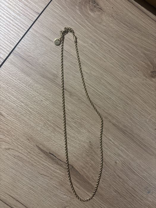 Elegancki zloty wisiorek