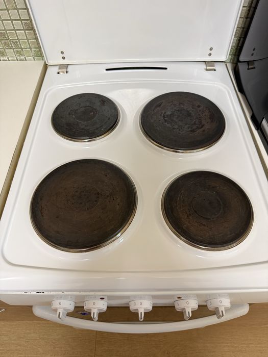 Продам електроплиту Hansa