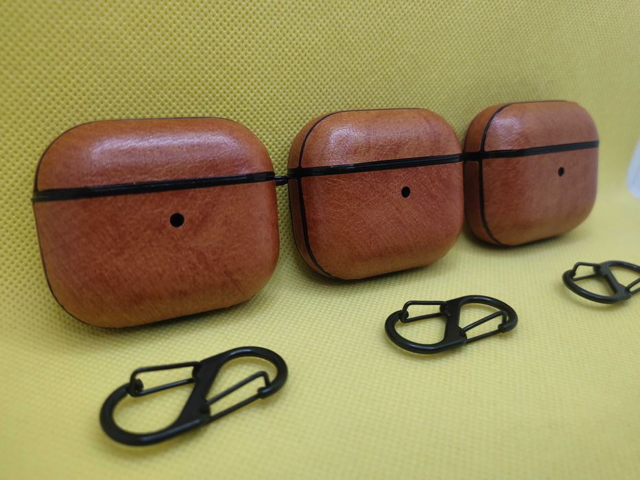 Чехол на наушники Apple AirPods 3 (Light Brown) + карабин
