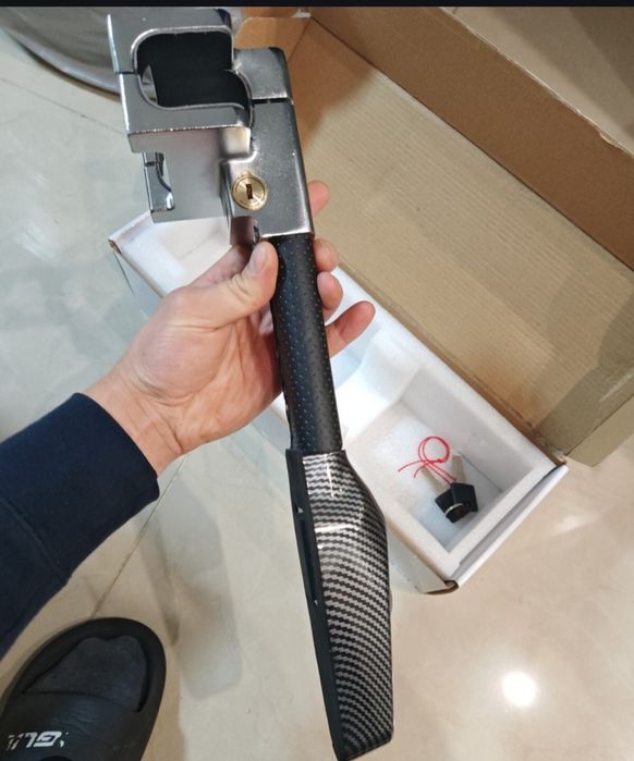 Tranca de volante com alarme.