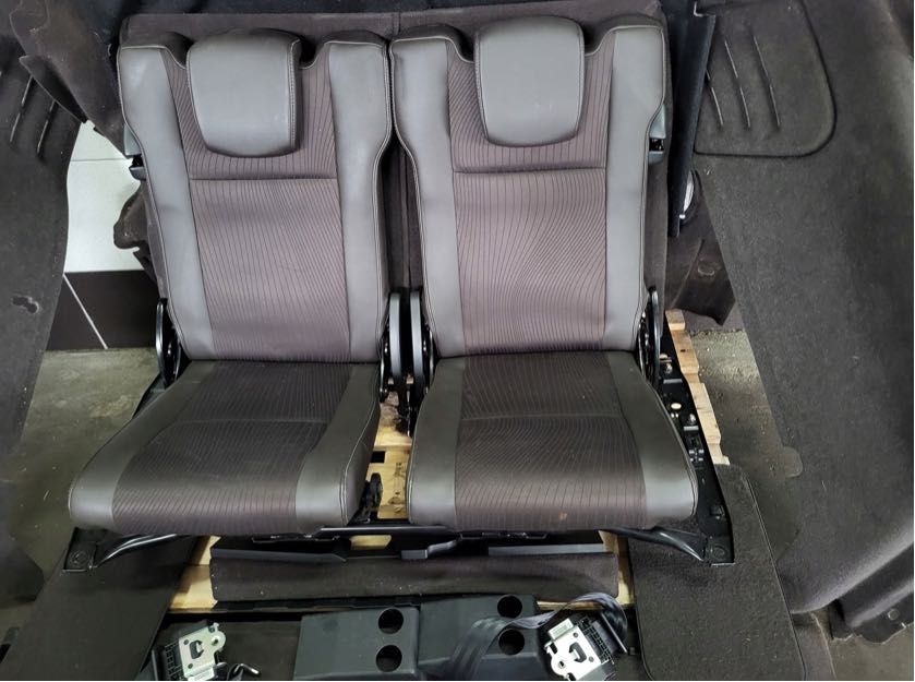 fotel fotele iii rzędu boczki tapicerka pasy kpl RENAULT SCENIC III