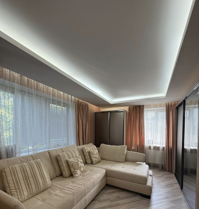 Продам дом с бассейном Новоалександровка