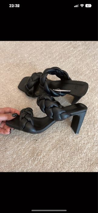 Sandálias pretas novas 38
