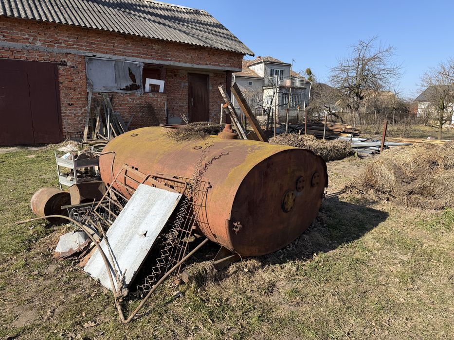 Цистерна / бочка / ємність металева