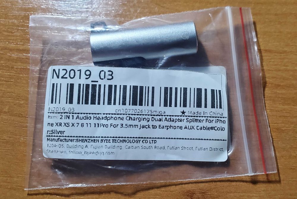 Переходник, адаптер для подключения наушников и зарядки для iPhone