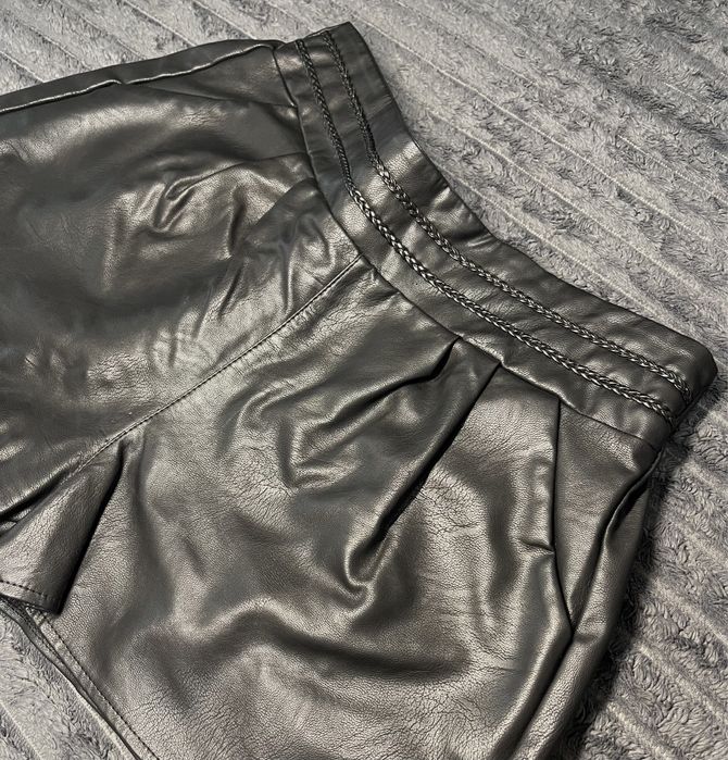 Шкіряні шорти s-m розмір