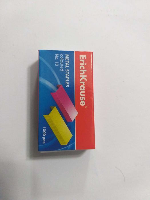 Caixa de Agrafos n.º 10 coloridos Nova com 1000 unidades