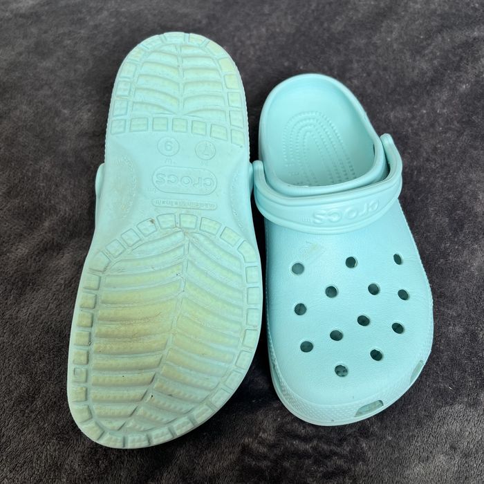 Жіночі тапочки Crocs. P. 40.