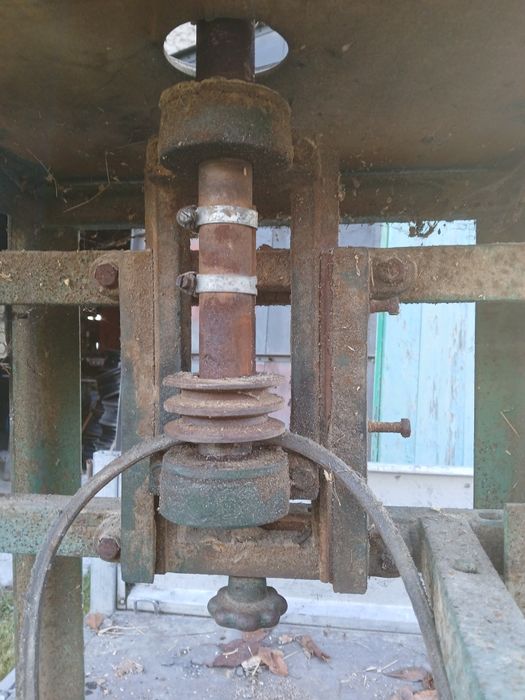 Sprzedam konstrukcje metalową do dokończenia frezarka
